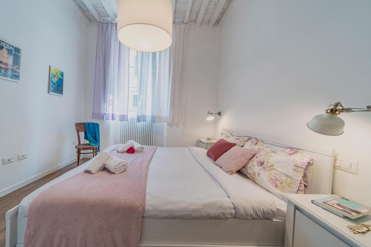 32 Nero - Florence Apartment San Niccolo ภายนอก รูปภาพ